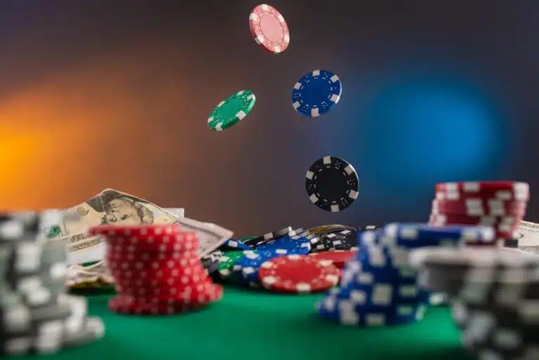 What are the different types of popular casinos?